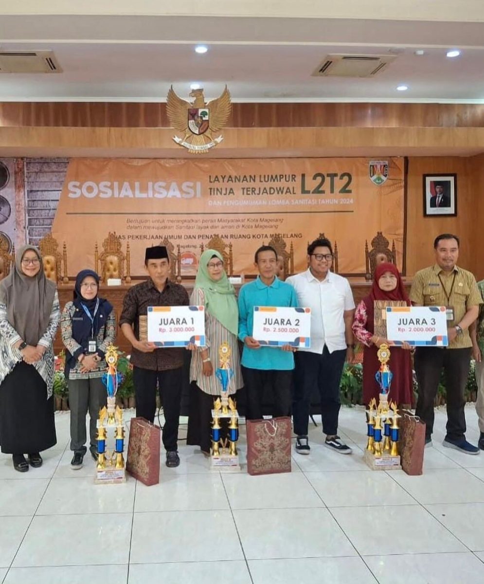 Penyerahan Hadiah Lomba Sanitasi