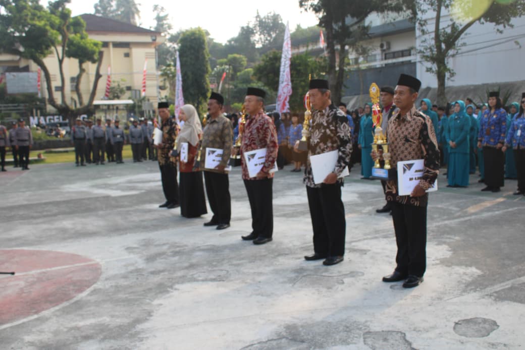 Penyerahan Hadiah Lomba K3